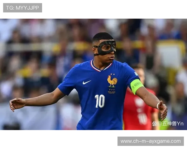 姆巴佩赛后怒踢矿泉水瓶：足球场上的真实情绪释放